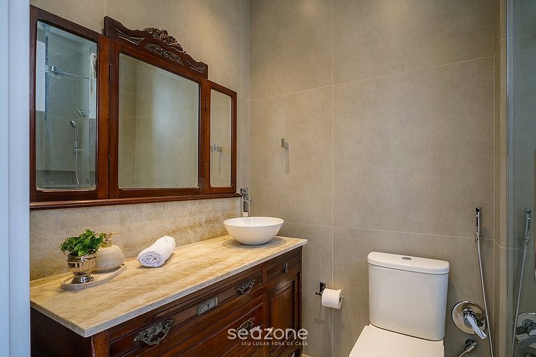 Apto. c/ Jacuzzi en Condo. c/ Piscina AMI0101