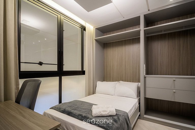Apto. c/ Jacuzzi en Condo. c/ Piscina AMI0101