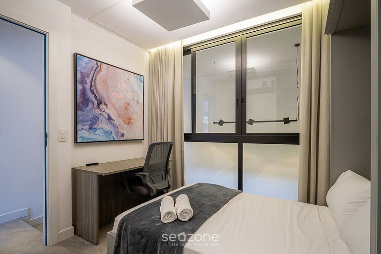 Apto. c/ Jacuzzi en Condo. c/ Piscina AMI0101