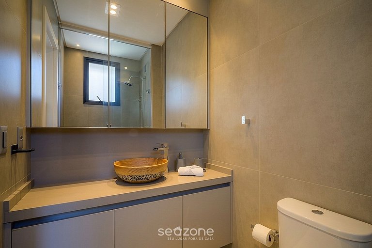 Apto. c/ Jacuzzi en Condo. c/ Piscina AMI0101