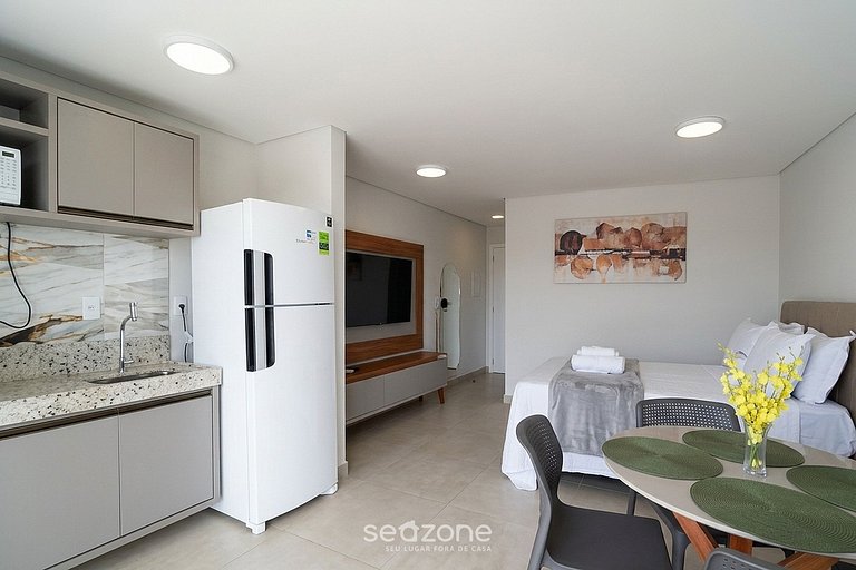 Apto. c/ Balcón en Condo. c/ Piscina MSU1101