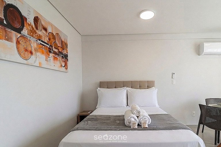 Apto. c/ Balcón en Condo. c/ Piscina MSU1101