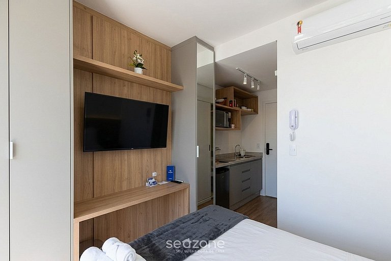 Apto. c/ Terraza y Vista Cid. en Condo. MAN1706