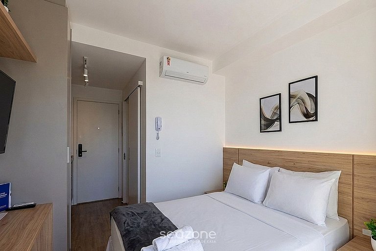Studio c/ Terraco e Vista Cid. em Cond. MAN1706