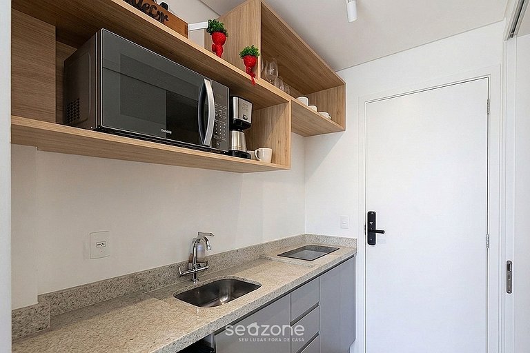 Studio c/ Terraco e Vista Cid. em Cond. MAN1706