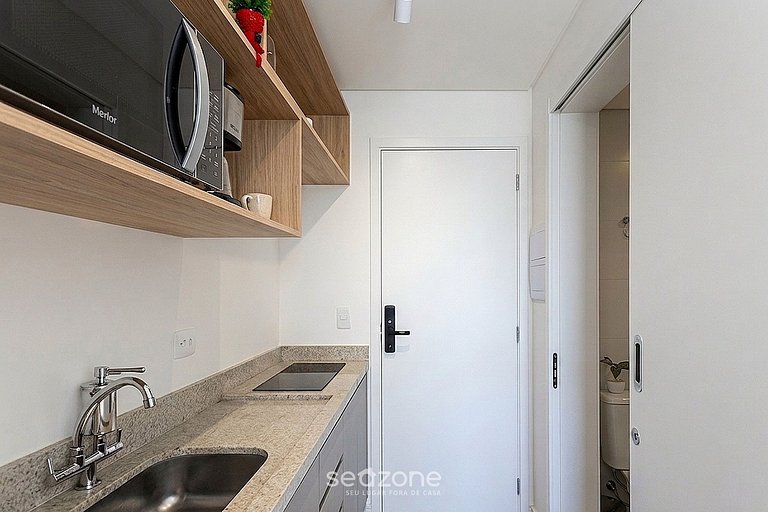 Studio c/ Terraco e Vista Cid. em Cond. MAN1706