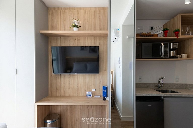 Studio c/ Terraco e Vista Cid. em Cond. MAN1706