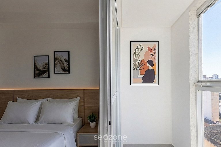 Apto. c/ Terraza y Vista Cid. en Condo. MAN1706