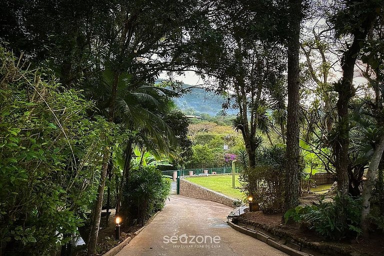 Casa na mata atlântica em cond. privativo MCO0000