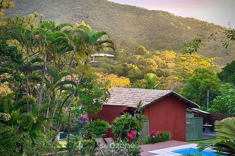 Casa na mata atlântica em cond. privativo MCO0000