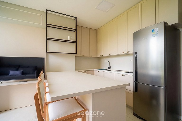 Apto. em Cond. c/ Piscina e Terraço LMC0206