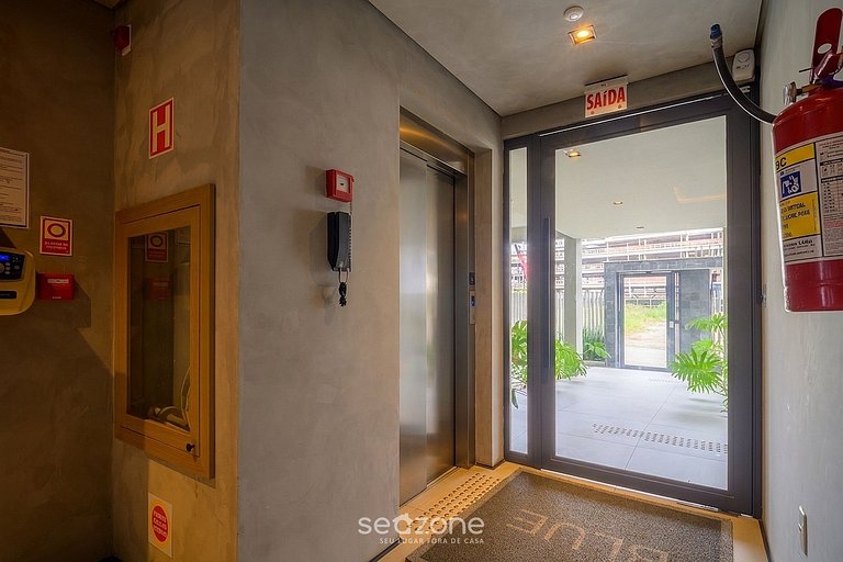 Apto. em Cond. c/ Piscina e Terraço LMC0206
