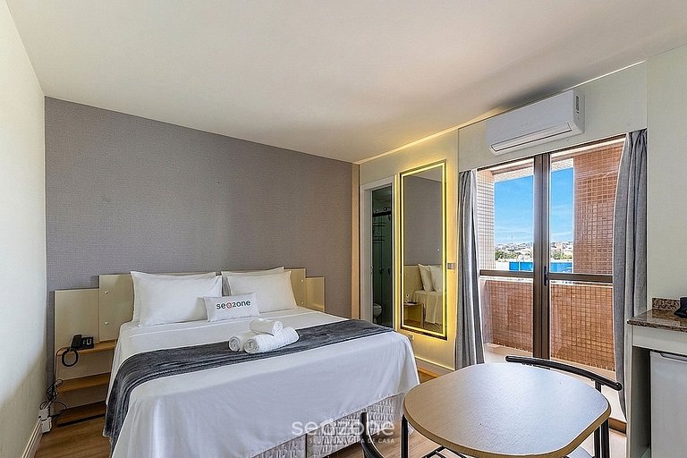 Hotel em Cond. c/ Piscina e Vista Cid. UPP0215