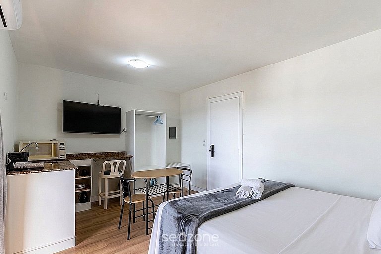 Hotel em Cond. c/ Piscina e Vista Cid. UPP0215