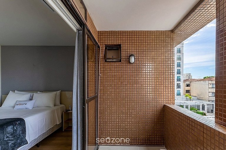 Hotel em Cond. c/ Piscina e Vista Cid. UPP0215