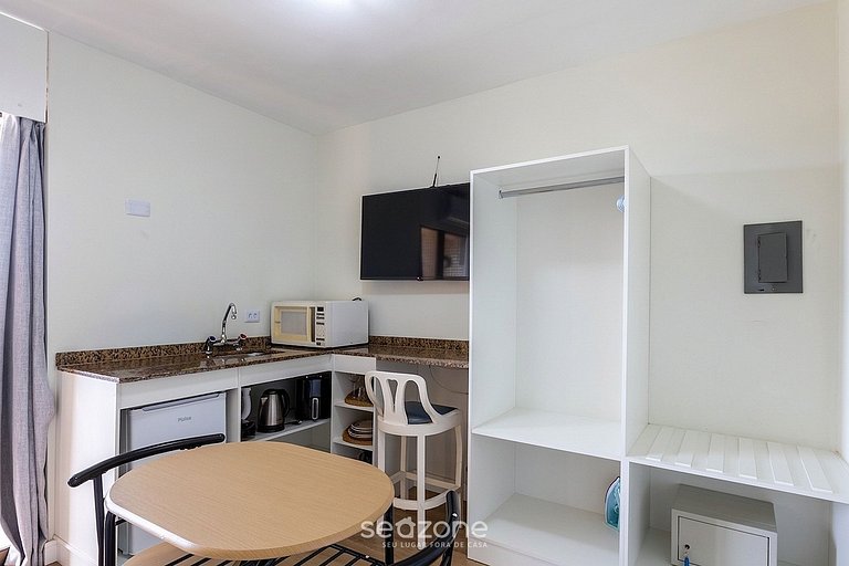 Hotel em Cond. c/ Piscina e Vista Cid. UPP0215