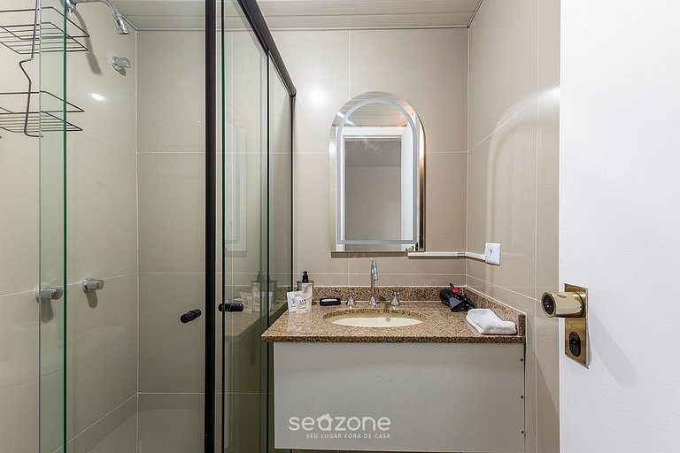 Hotel em Cond. c/ Piscina e Vista Cid. UPP0215