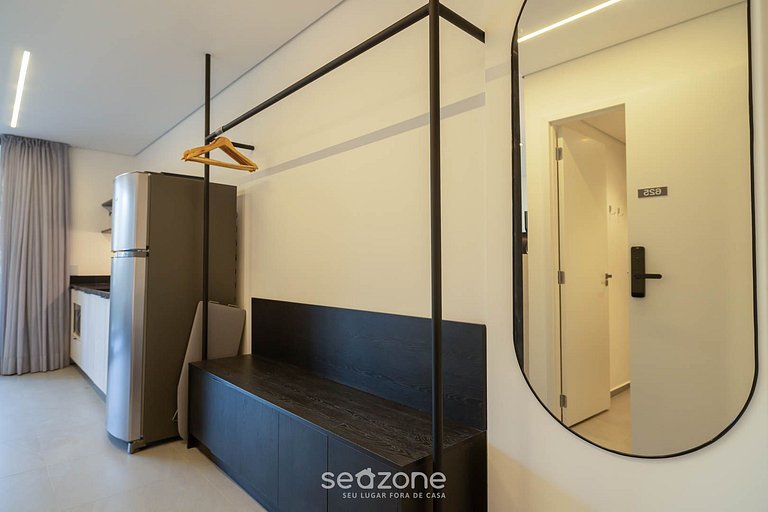 Studio c/ Varanda e Vista p/ Cidade AET625
