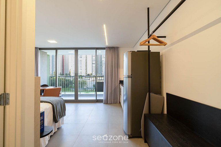 Studio c/ Varanda e Vista p/ Cidade AET625