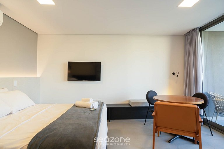 Studio c/ Varanda e Vista p/ Cidade AET625