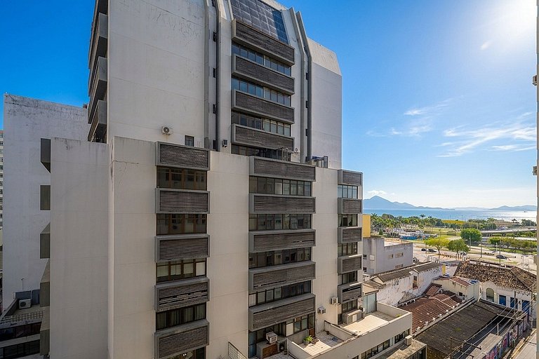 Apto completo no centro de Floripa EDC402