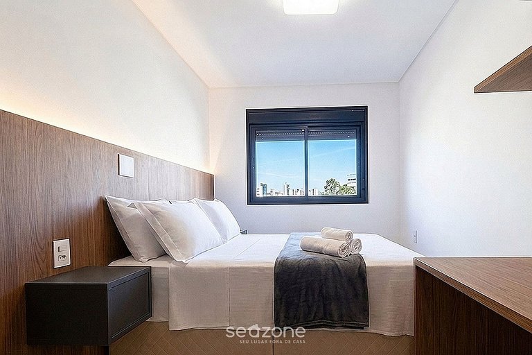 Apto. em Cond. c/ Piscina e Vista Cid. CLV0803
