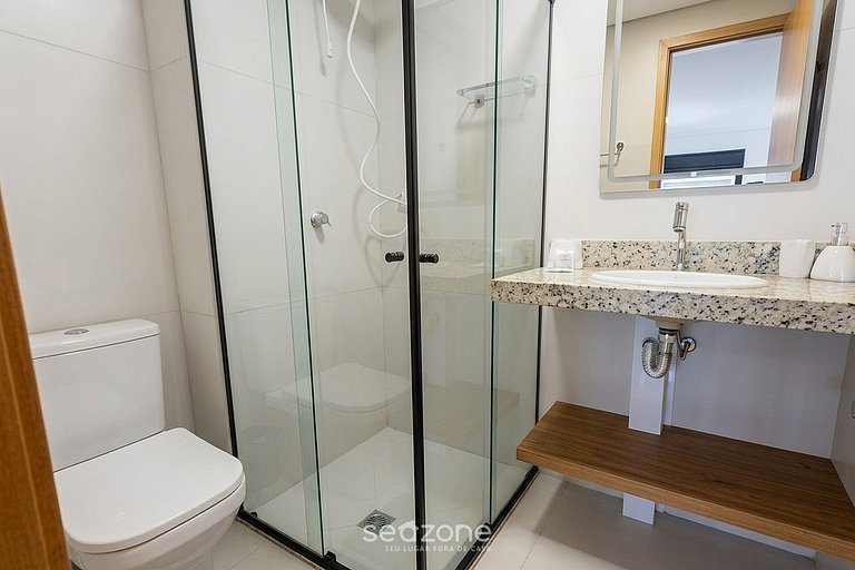 Apto. em Cond. c/ Piscina e Vista Cid. CLV0803