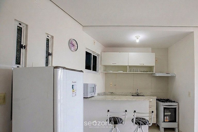 Apto. c/ Varanda, Vista Mar em Cond. KVI0405