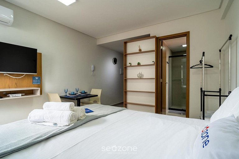 Studio c/ Varanda em Cond. c/ Piscina QUA0501
