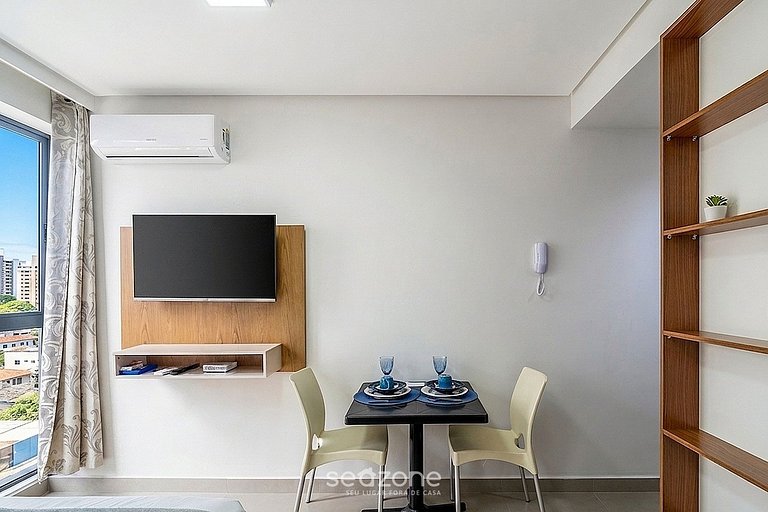 Studio c/ Varanda em Cond. c/ Piscina QUA0501