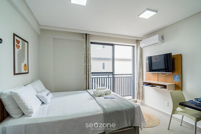 Studio c/ Varanda em Cond. c/ Piscina QUA0501