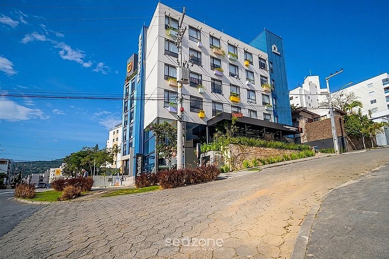 Studio em Cond. c/ Vista Cid. e Garagem PCA0403