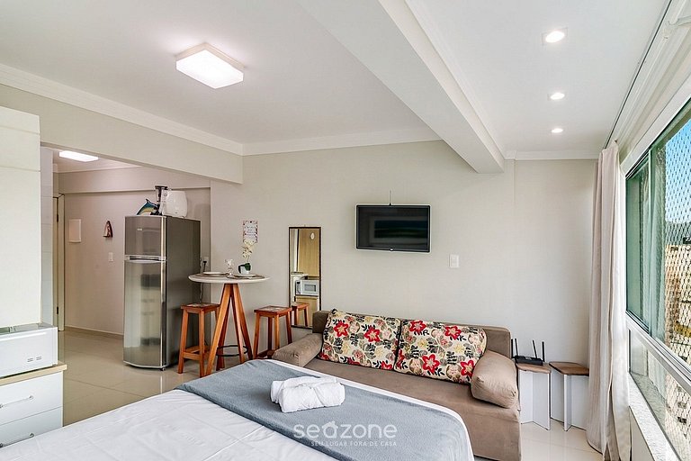 Studio em Cond. c/ Piscina e Vista Cid. INT1812