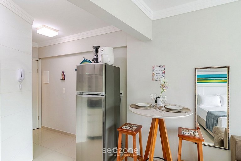 Studio em Cond. c/ Piscina e Vista Cid. INT1812
