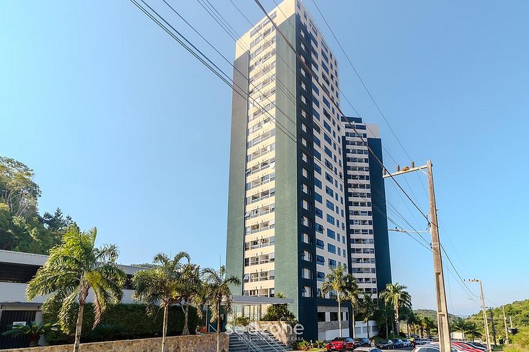 Apto. em Cond. c/ Piscina e Vista Cid. MPB0173