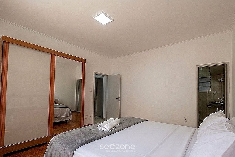 Apto. amplo a 160m da Praia da Barra VIA0302