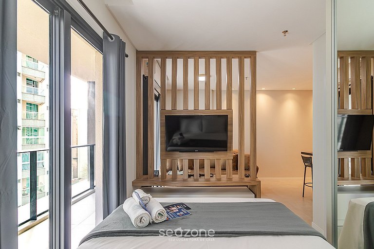 Studio em Cond. c/ Piscina e Vista Cid. FFS0801