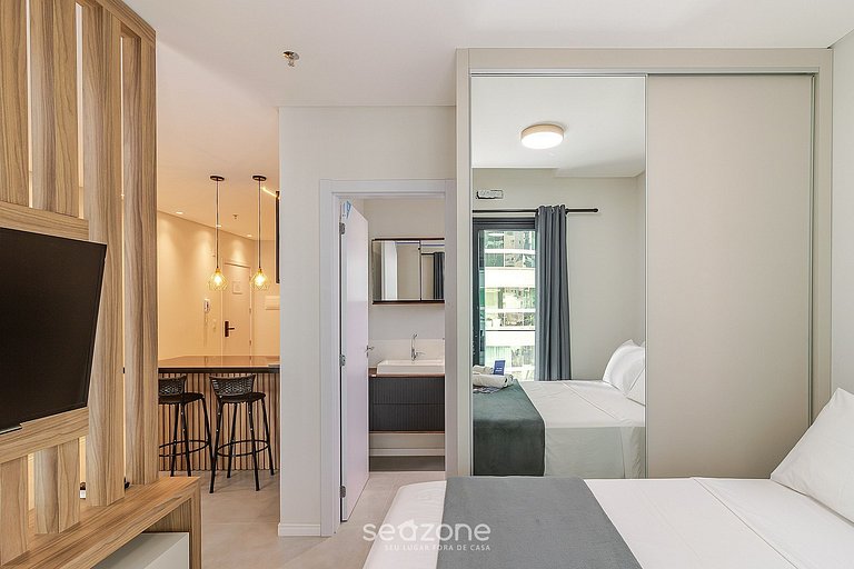 Studio em Cond. c/ Piscina e Vista Cid. FFS0801