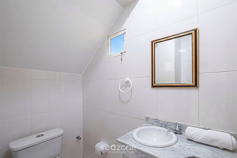 Apto. c/ Balcón y Piscina en Condo. MNA0004