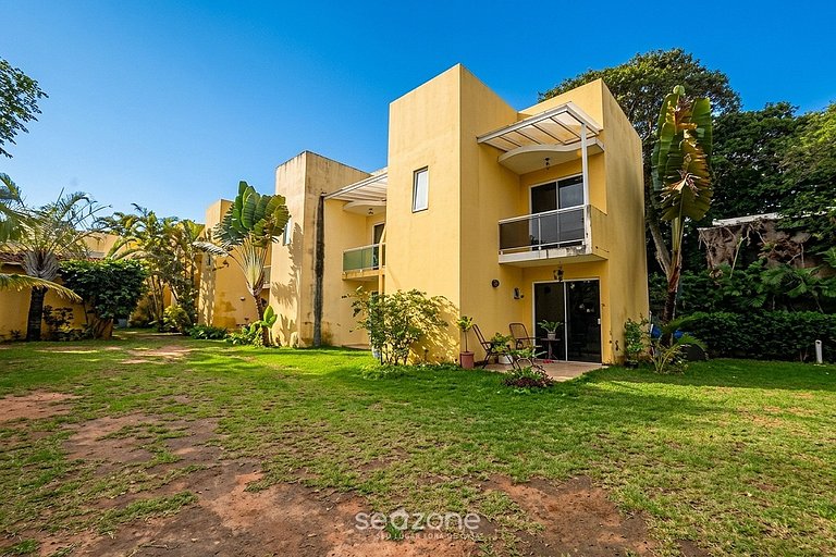 Apto. c/ Balcón y Piscina en Condo. MNA0004