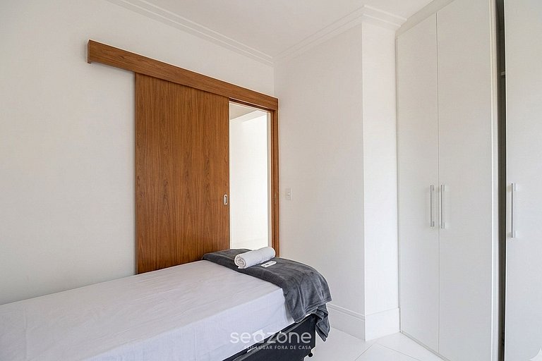 Casa em Cond. c/ Piscina e Churrasq. FAE0003