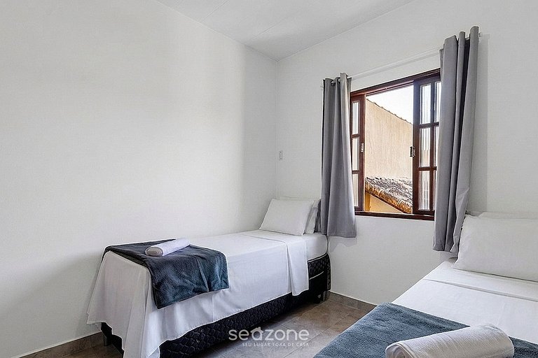 Casa em Cond. c/ Piscina e Churrasq. PFO0001