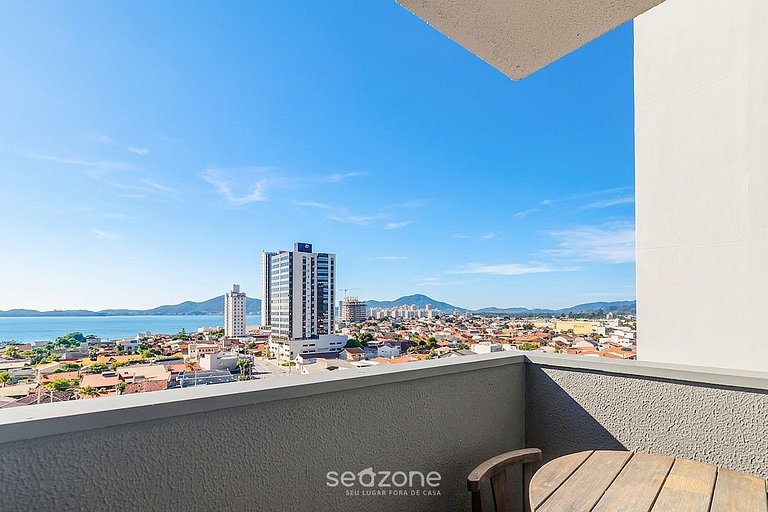 Apto. em Cond. c/ Piscina e Vista Mar RLT0805