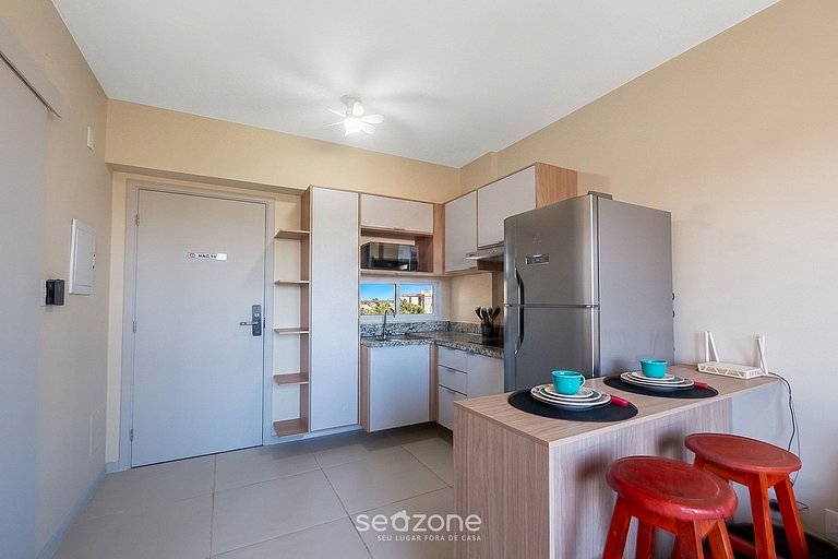 Apto. em Cond. c/ Piscina e Vista Cid. BLB1104