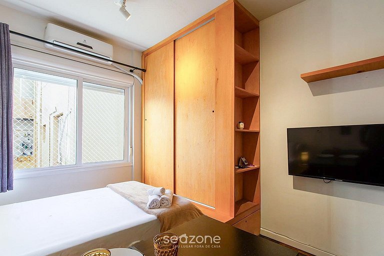Studio em Cond. c/ Vista Cid. e Bem loc. SAU0316