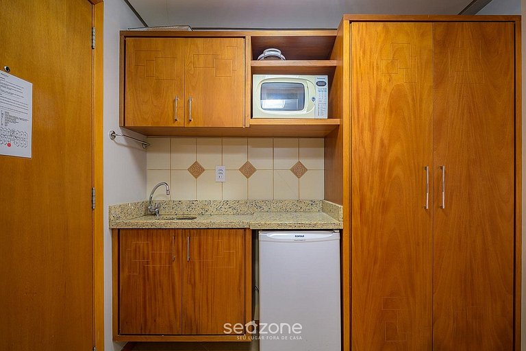Studio em Cond. c/ Piscina e Terraço CUR0807
