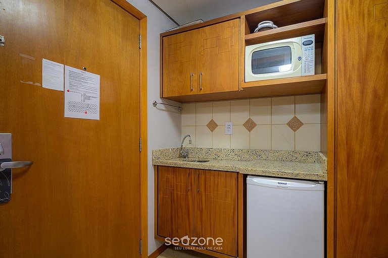 Studio em Cond. c/ Piscina e Terraço CUR0807