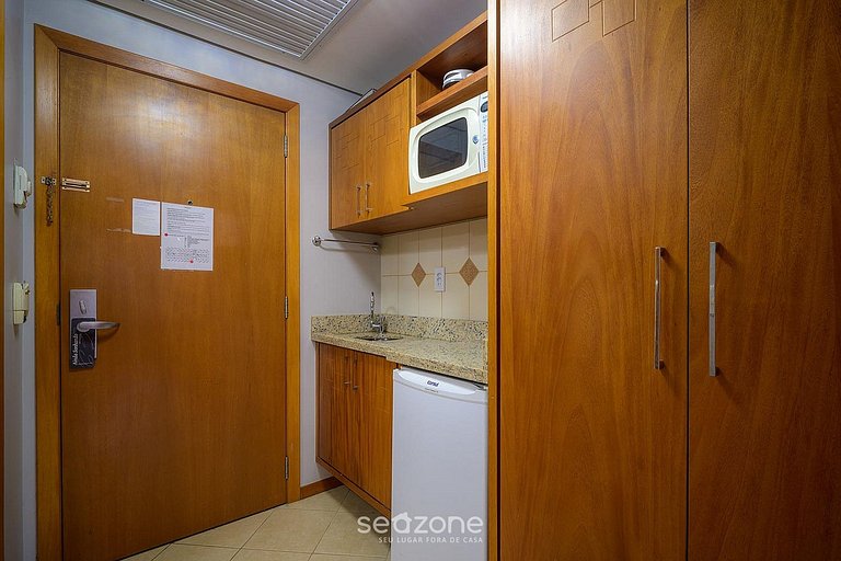 Studio em Cond. c/ Piscina e Terraço CUR0807