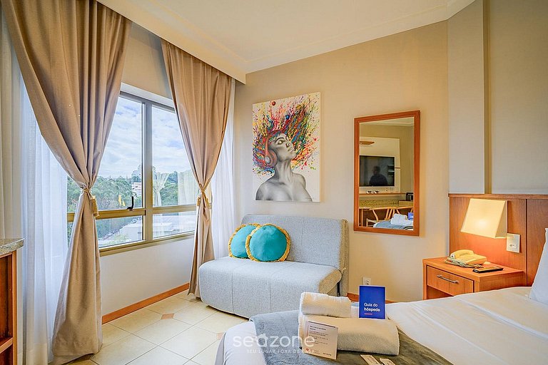 Studio em Cond. c/ Piscina e Terraço CUR0807