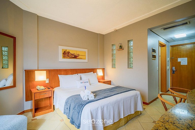 Studio em Cond. c/ Piscina e Terraço CUR0807